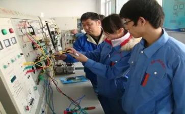 电工班长年终报告总结7篇