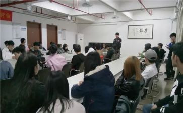 大一新生副班长竞选演讲稿8篇