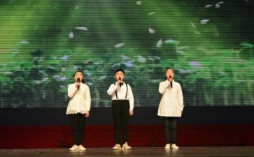 群朗诵演讲稿7篇