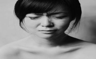 他流泪了,作文精选6篇